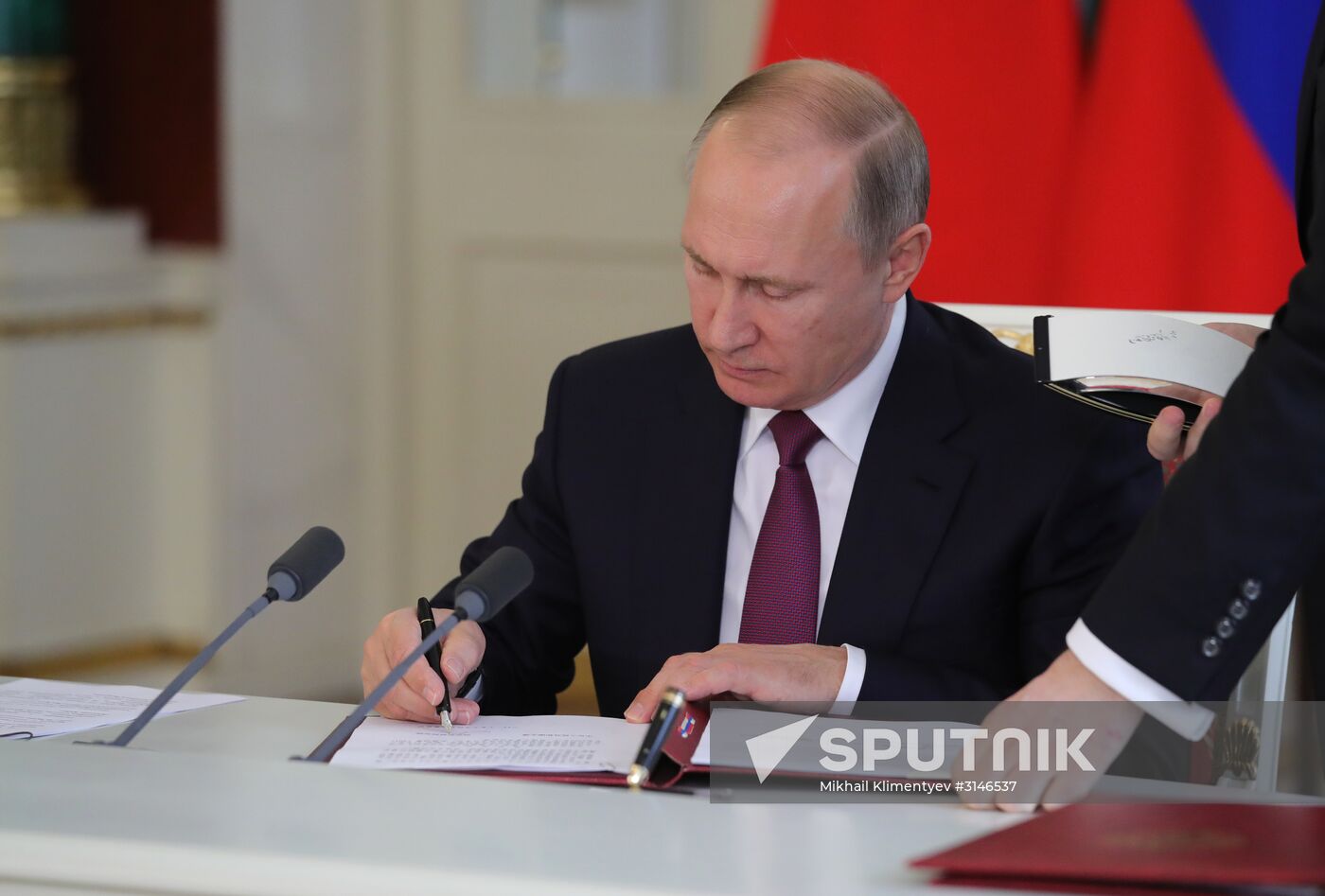 Vladimir Putin meets with Xi Jinping in Moscow