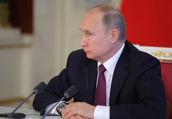 Vladimir Putin meets with Xi Jinping in Moscow