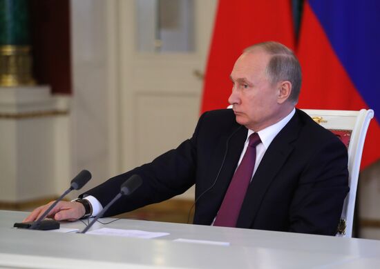 Vladimir Putin meets with Xi Jinping in Moscow