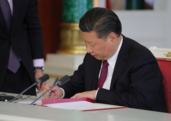 Vladimir Putin meets with Xi Jinping in Moscow