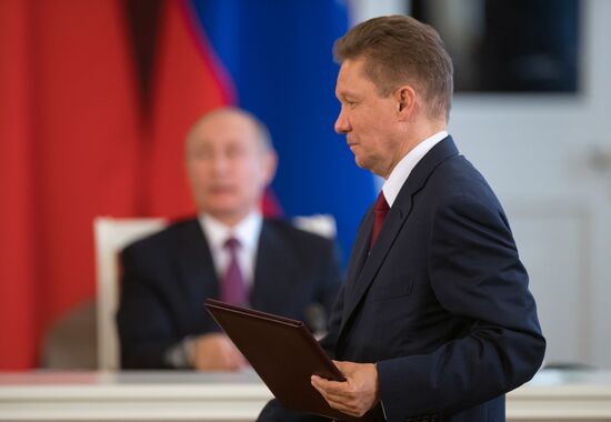 Vladimir Putin meets with Xi Jinping in Moscow