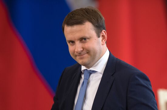 Vladimir Putin meets with Xi Jinping in Moscow