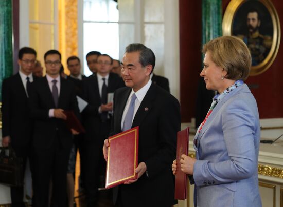 Vladimir Putin meets with Xi Jinping in Moscow