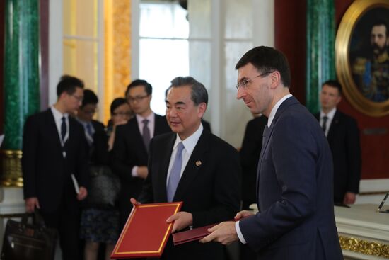 Vladimir Putin meets with Xi Jinping in Moscow