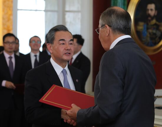 Vladimir Putin meets with Xi Jinping in Moscow