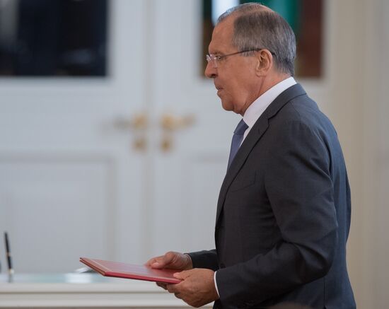 Vladimir Putin meets with Xi Jinping in Moscow