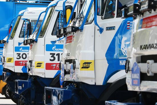 Teams prepare for Silk Way Rally