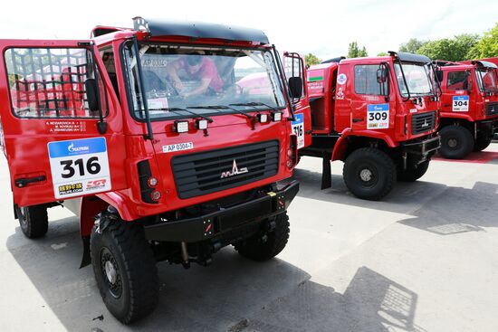 Teams prepare for Silk Way Rally