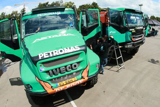 Teams prepare for Silk Way Rally