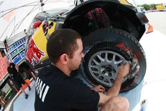 Teams prepare for Silk Way Rally