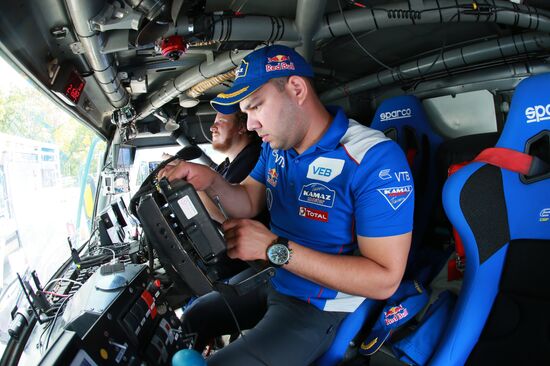 Teams prepare for Silk Way Rally