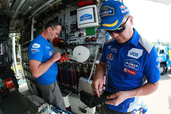 Teams prepare for Silk Way Rally