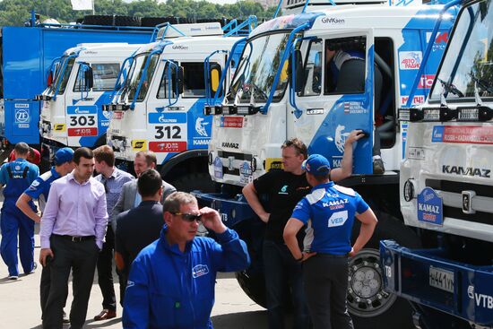 Teams prepare for Silk Way Rally