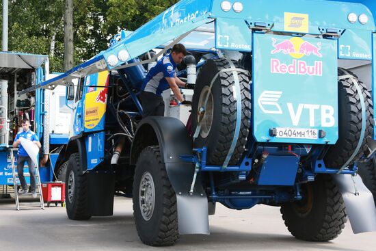 Teams prepare for Silk Way Rally
