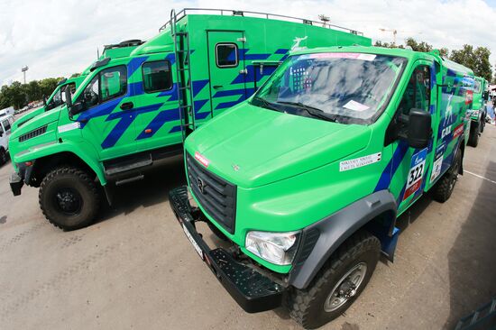Teams prepare for Silk Way Rally