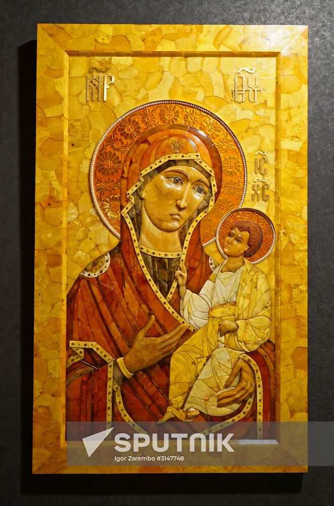 Exhibition of amber icons and sculptures by Alexander Krylov