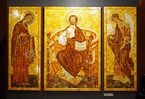 Exhibition of amber icons and sculptures by Alexander Krylov