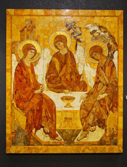 Exhibition of amber icons and sculptures by Alexander Krylov