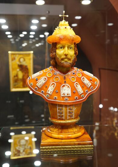 Exhibition of amber icons and sculptures by Alexander Krylov