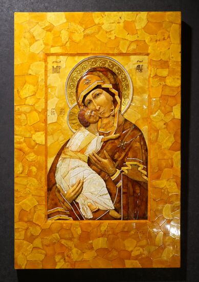 Exhibition of amber icons and sculptures by Alexander Krylov