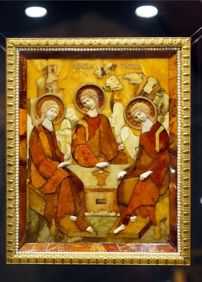 Exhibition of amber icons and sculptures by Alexander Krylov
