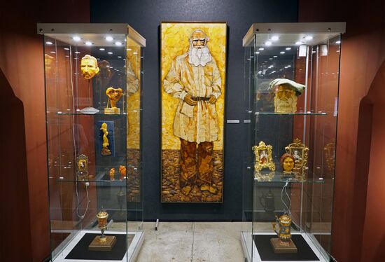 Exhibition of amber icons and sculptures by Alexander Krylov
