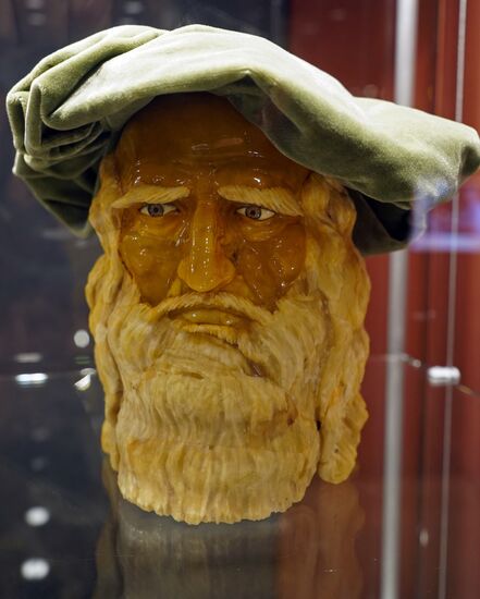 Exhibition of amber icons and sculptures by Alexander Krylov