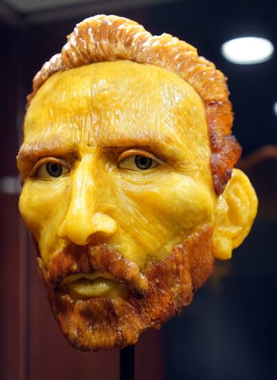 Exhibition of amber icons and sculptures by Alexander Krylov