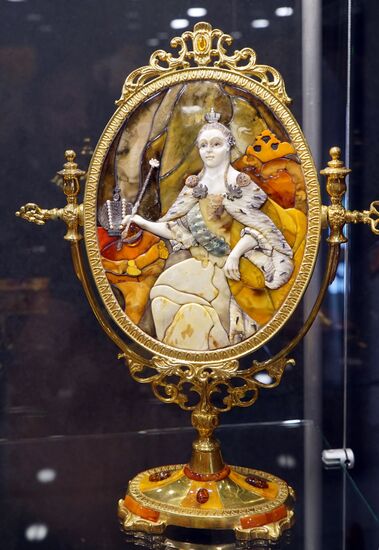 Exhibition of amber icons and sculptures by Alexander Krylov