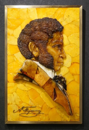 Exhibition of amber icons and sculptures by Alexander Krylov