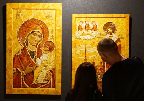 Exhibition of amber icons and sculptures by Alexander Krylov