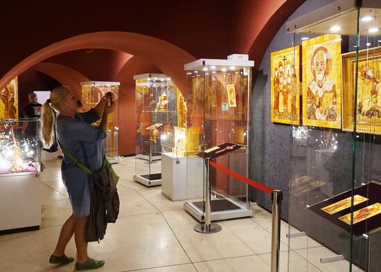 Exhibition of amber icons and sculptures by Alexander Krylov
