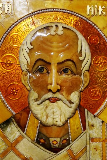 Exhibition of amber icons and sculptures by Alexander Krylov