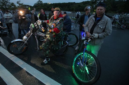 Third night time cycle parade in Moscow
