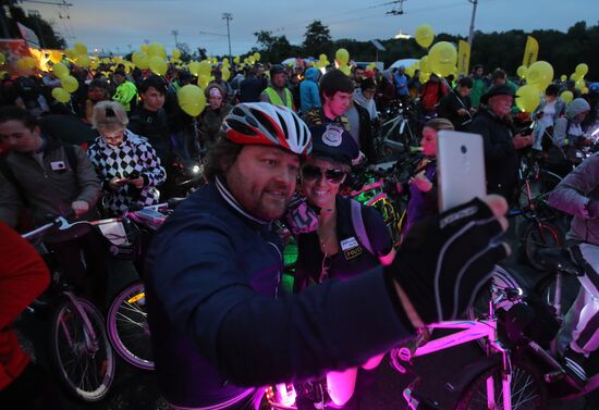 Third night time cycle parade in Moscow