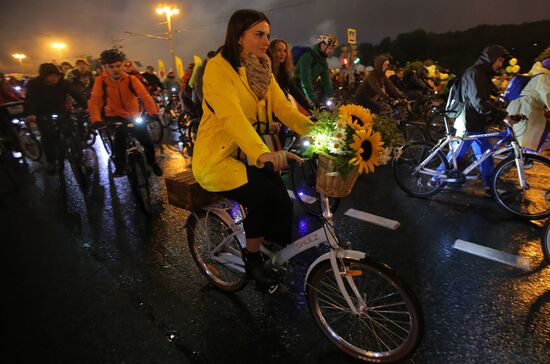 Third night time cycle parade in Moscow