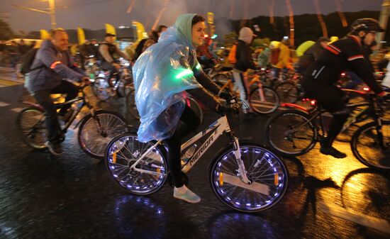 Third night time cycle parade in Moscow