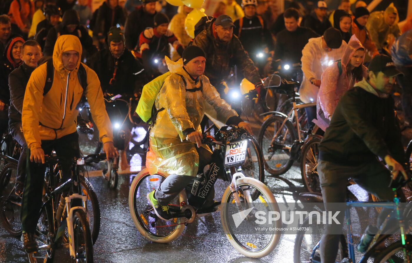 Third night time cycle parade in Moscow