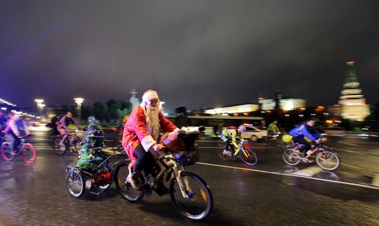 Third night time cycle parade in Moscow
