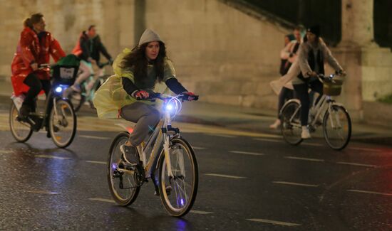 Third night time cycle parade in Moscow