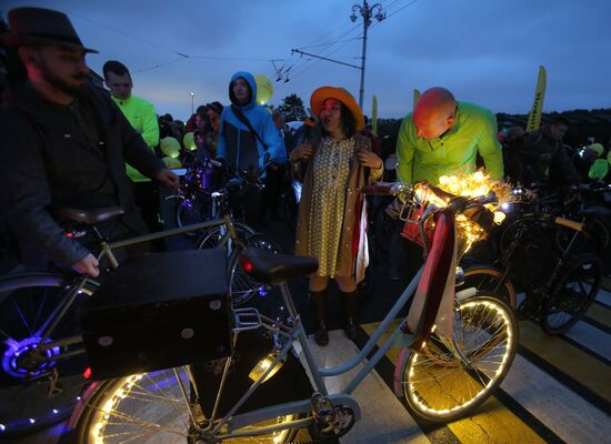 Third night time cycle parade in Moscow