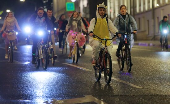 Third night time cycle parade in Moscow