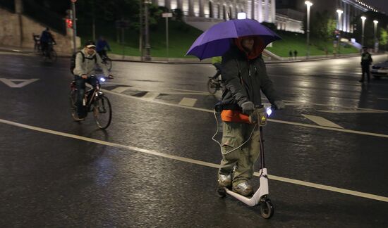 Third night time cycle parade in Moscow