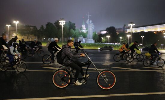 Third night time cycle parade in Moscow