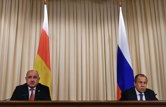 Foreign Ministers Sergei Lavrov of Russia and Dmitry Medoev of South Ossetia meet in Moscow