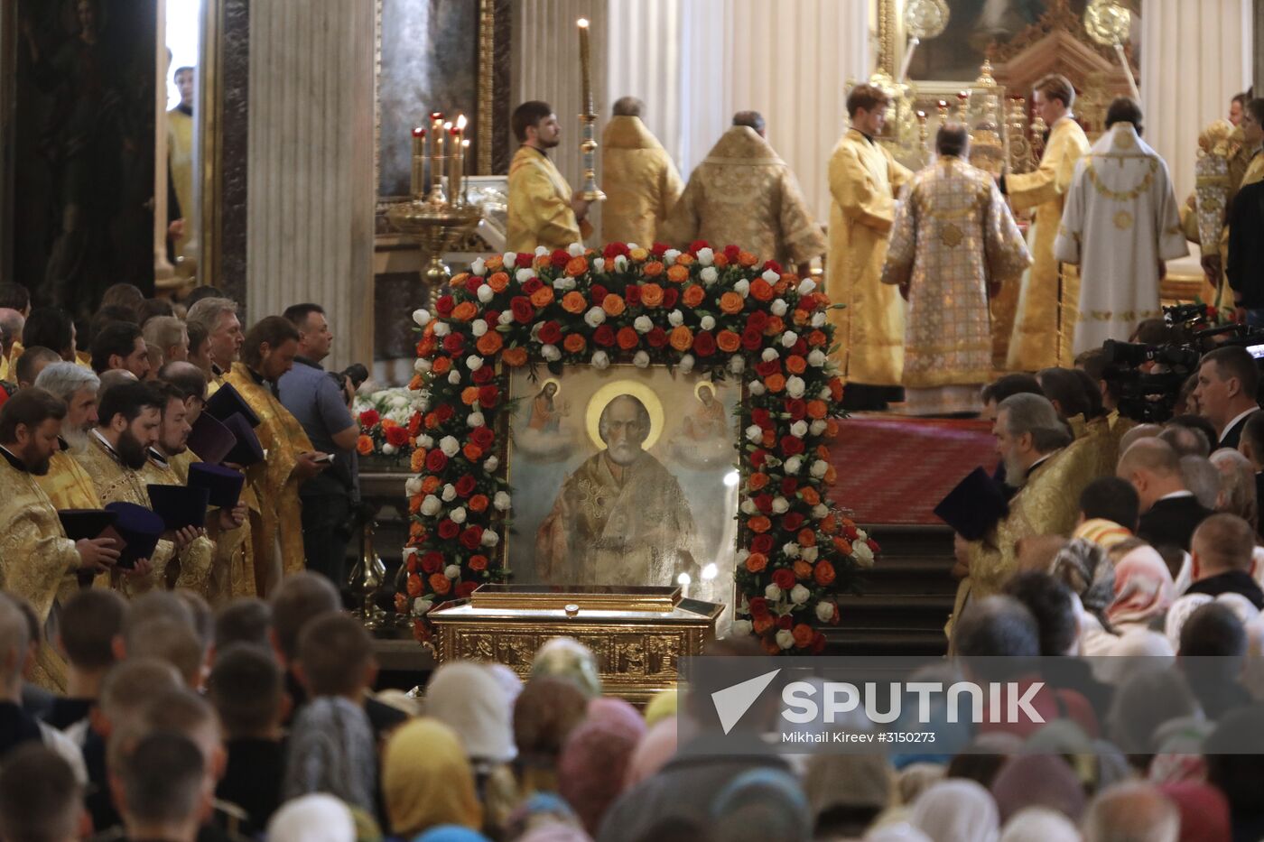 Welcoming for arc with St. Nicholas relics