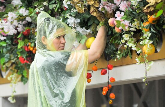 Installation of landscape arrangements of "Summer in Moscow. Flower jam" festival