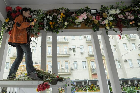 Installation of landscape arrangements of "Summer in Moscow. Flower jam" festival
