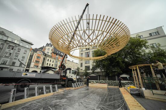 Installation of landscape arrangements of "Summer in Moscow. Flower jam" festival