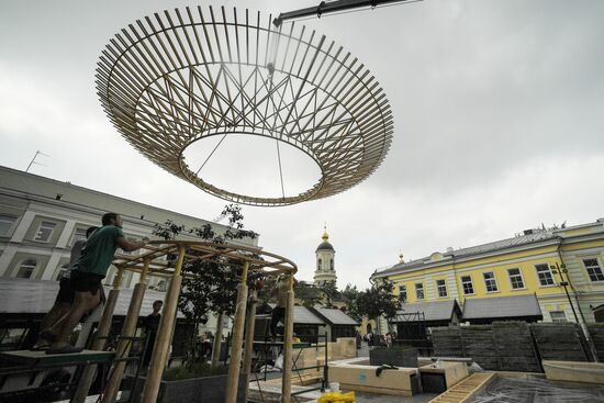 Installation of landscape arrangements of "Summer in Moscow. Flower jam" festival